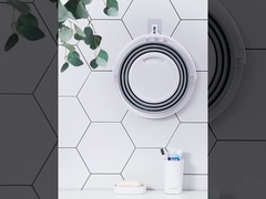 Καθαρίζοντας εργαλεία σιλικόνης